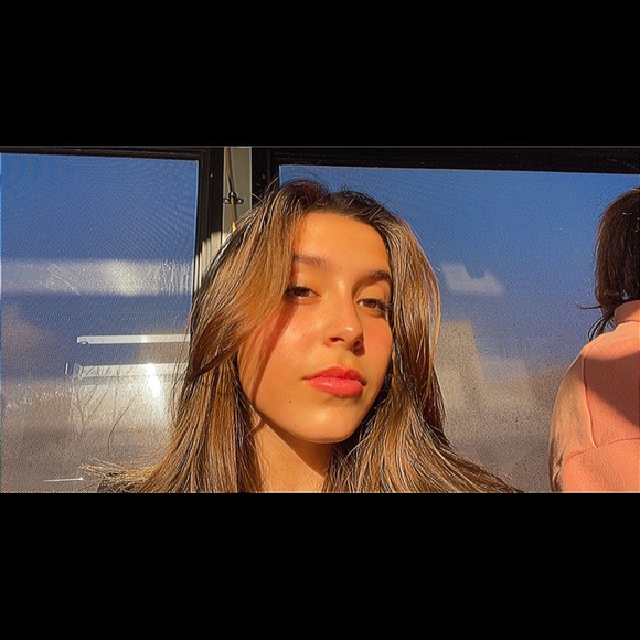 Meet your Posher, Kylie - Picture 1 of 1